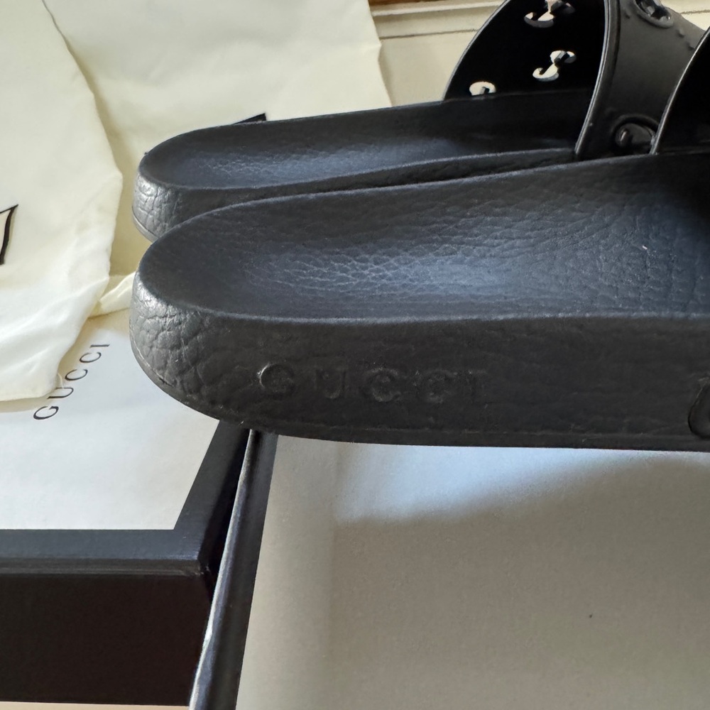 Gucci Black Rubber GG Slide Sandals - Picture 3 of 4